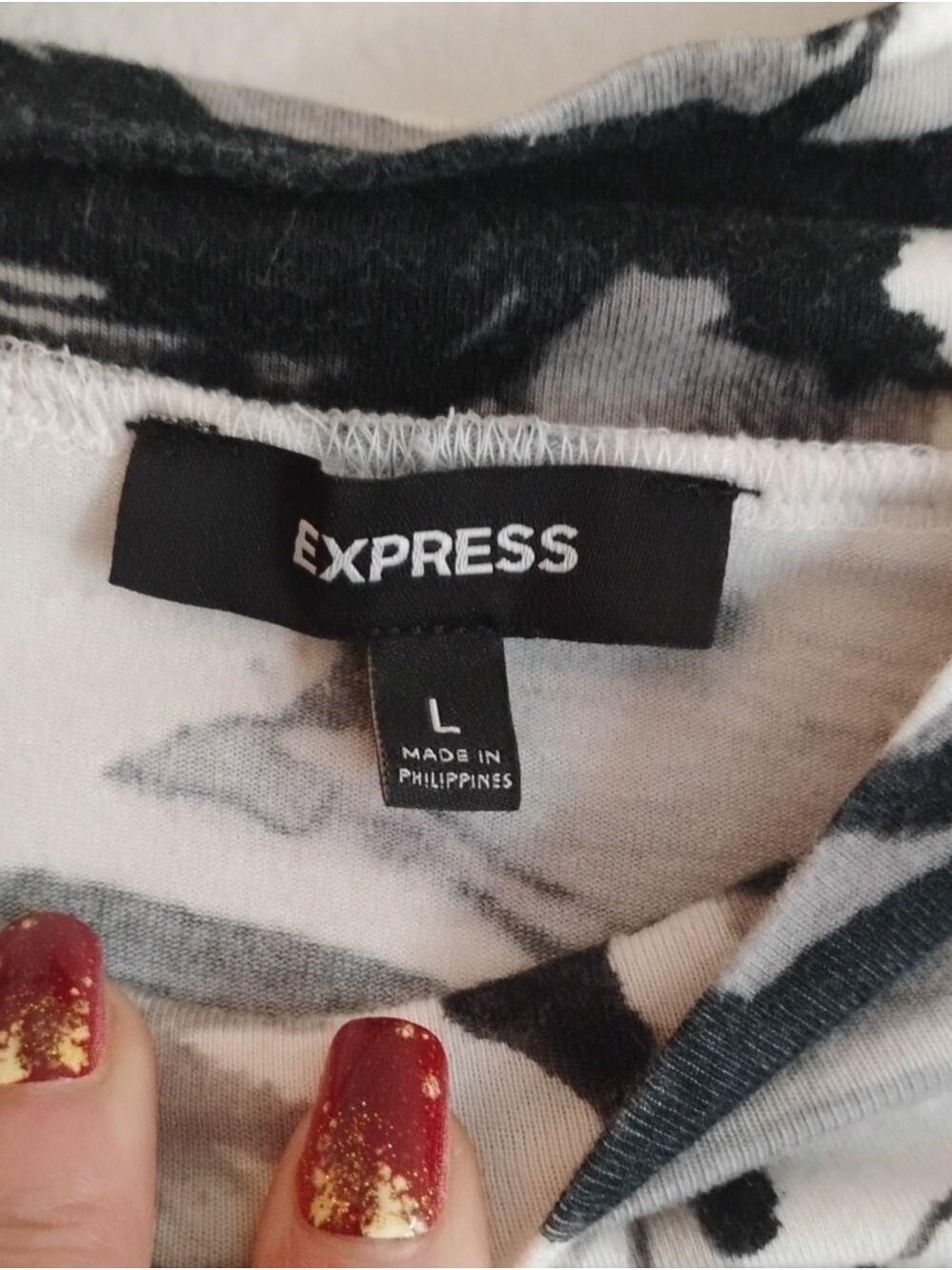 Express Mock Neck Short Sleeve Top - Black & White Size Large - Picture 2 of 3